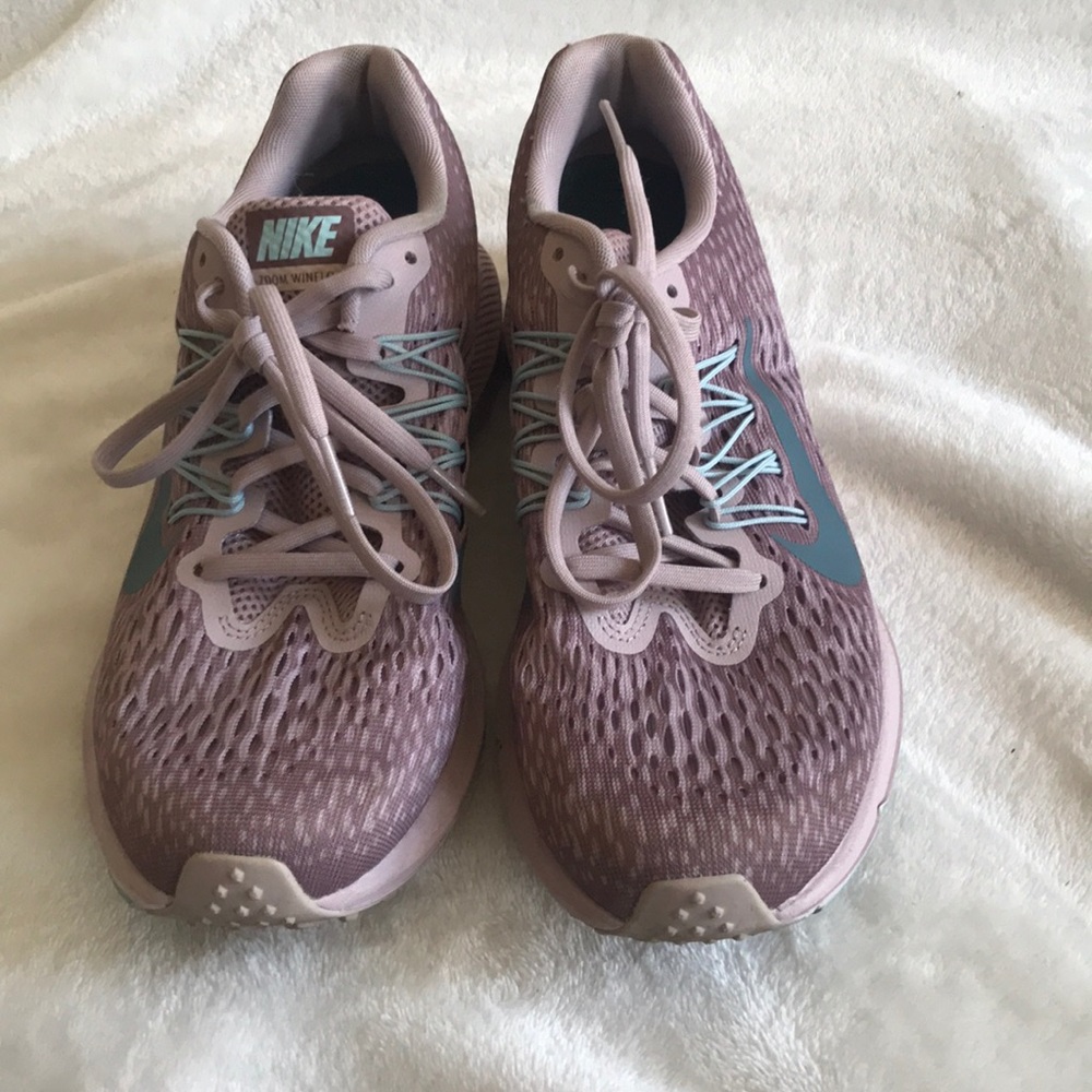 Nike Sneakers - Picture 2 of 4